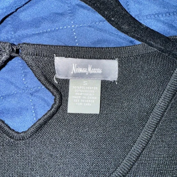 Neiman Marcus Black and Blue size small sweater dress - Picture 7 of 7